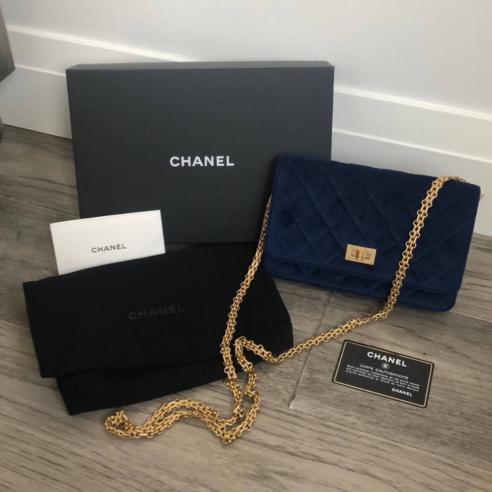 💵 👇Chanel WOC - auth details included - Picture 1 of 6